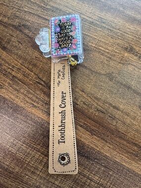 NATURAL LIFE Floral Travel Toothbrush Cover in Clear with Black Floral Insert